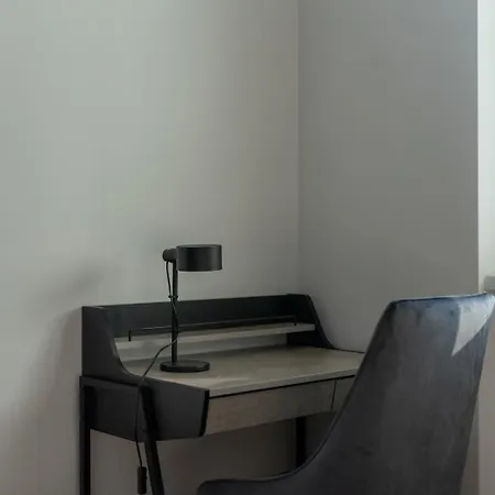 Praga - Modern Apt, Parking, Near River - By Rentujemy *