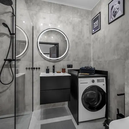 Praga - Modern Apt, Parking, Near River - By Rentujemy Warschau