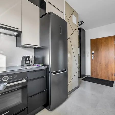 Praga - Modern Apt, Parking, Near River - By Rentujemy