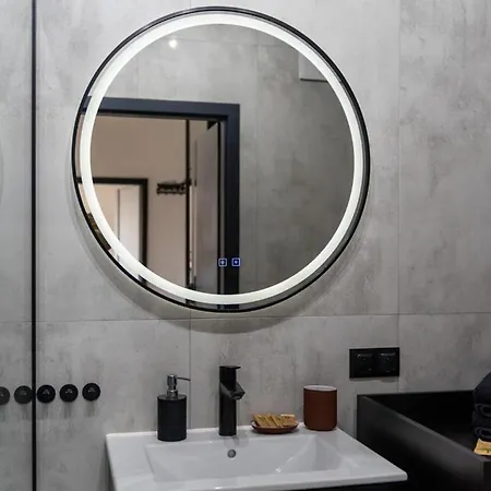 Praga - Modern Apt, Parking, Near River - By Rentujemy Apartment