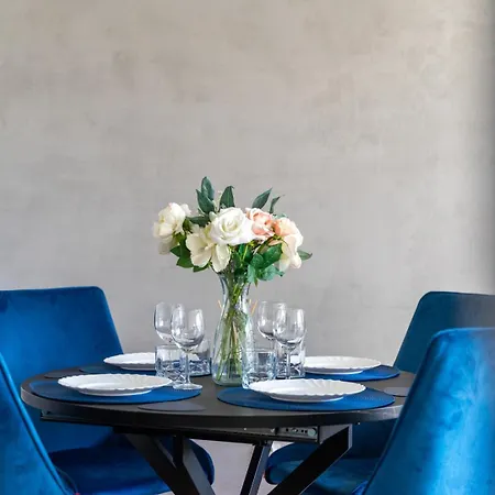 Praga - Modern Apt, Parking, Near River - By Rentujemy Appartement