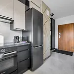 Praga - Modern Apt, Parking, Near River - By Rentujemy