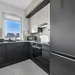 Praga - Modern Apt, Parking, Near River - By Rentujemy *