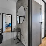 Lejlighed Praga - Modern Apt, Parking, Near River - By Rentujemy