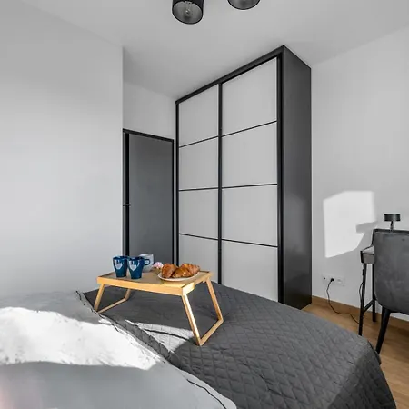 Lejlighed Praga - Modern Apt, Parking, Near River - By Rentujemy Warszawa